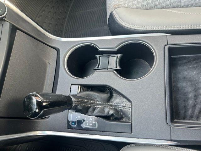 Toyota Camry 4dr Sdn I4 Auto XLE (Natl) 2015