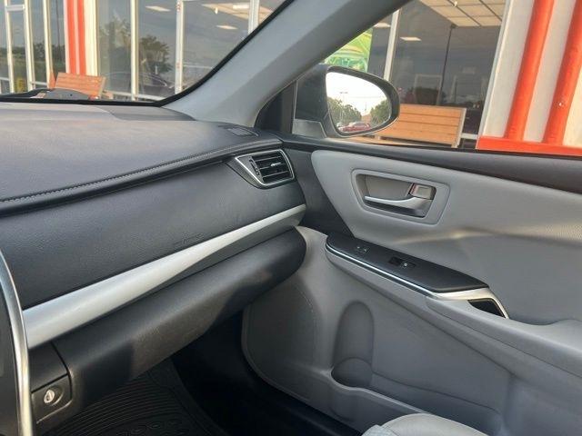 Toyota Camry 4dr Sdn I4 Auto XLE (Natl) 2015