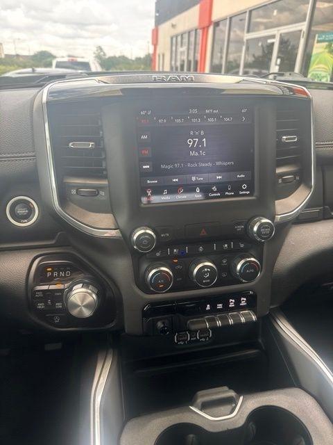 RAM 1500 Laramie 4x4 Crew Cab 5'7" Box 2021