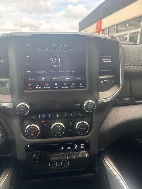 RAM 1500 Laramie 4x4 Crew Cab 5'7" Box 2021