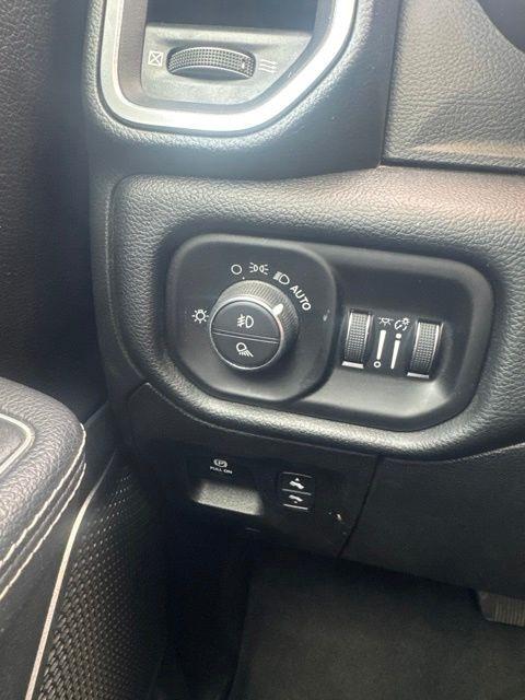 RAM 1500 Laramie 4x4 Crew Cab 5'7" Box 2021
