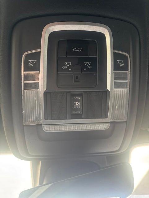 RAM 1500 Laramie 4x4 Crew Cab 5'7" Box 2021