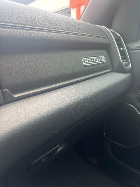 RAM 1500 Laramie 4x4 Crew Cab 5'7" Box 2021