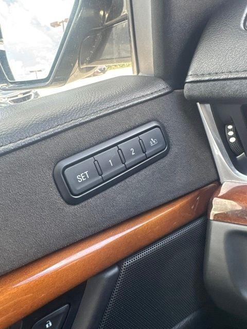 Cadillac Escalade ESV 4WD 4dr Luxury 2018
