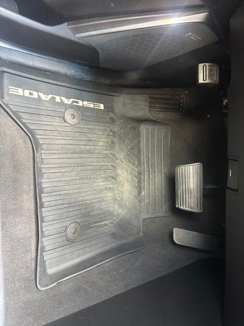 Cadillac Escalade ESV 4WD 4dr Luxury 2018