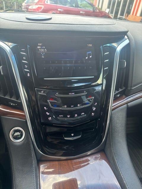 Cadillac Escalade ESV 4WD 4dr Luxury 2018