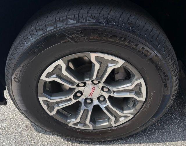 GMC Sierra 1500 4WD Crew Cab 147" SLT 2025
