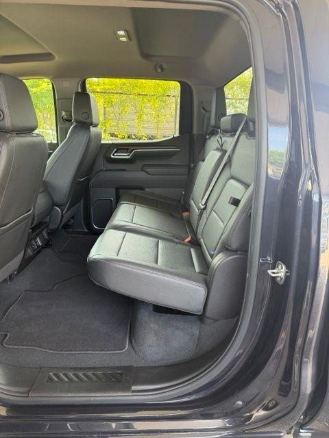 GMC Sierra 1500 4WD Crew Cab 147" SLT 2025