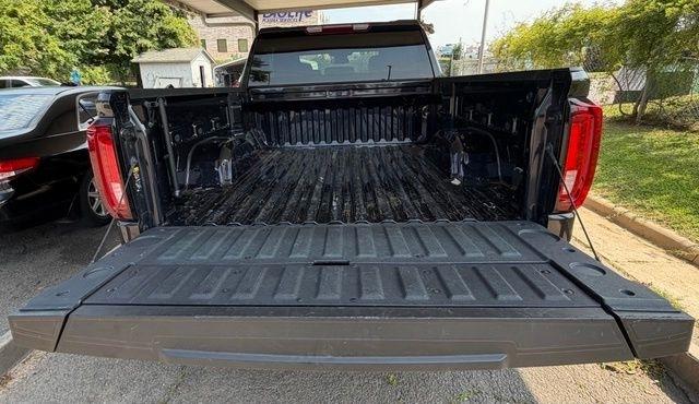 GMC Sierra 1500 4WD Crew Cab 147" SLT 2025