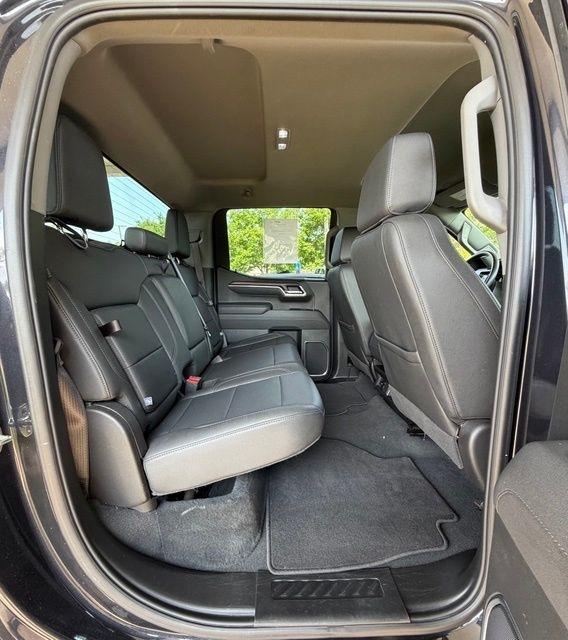 GMC Sierra 1500 4WD Crew Cab 147" SLT 2025