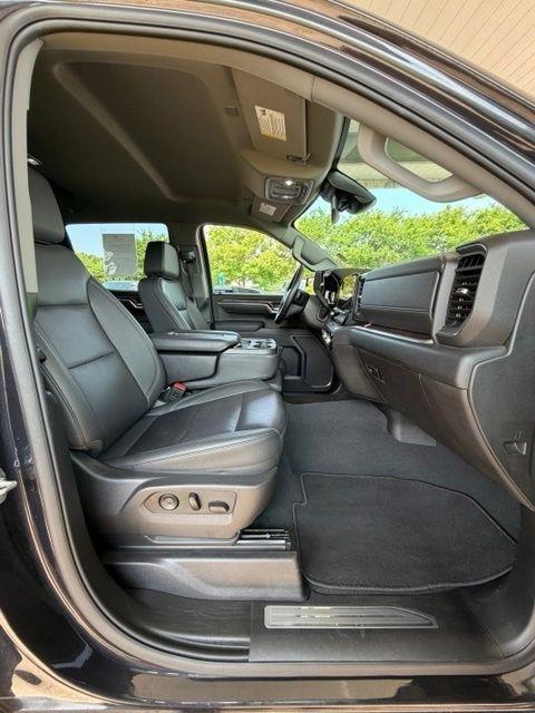 GMC Sierra 1500 4WD Crew Cab 147" SLT 2025