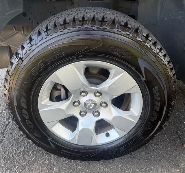 RAM 1500 Big Horn/Lone Star 4x4 Crew Cab 5'7" Box 2019