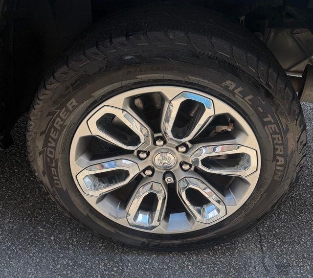 RAM 1500 Laramie 4x2 Crew Cab 5'7" Box 2019