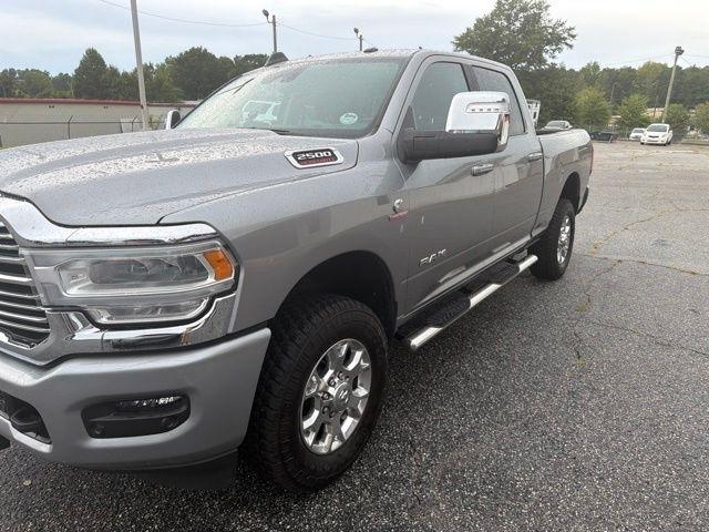 RAM 2500 Laramie 4x4 Crew Cab 6'4" Box 2024
