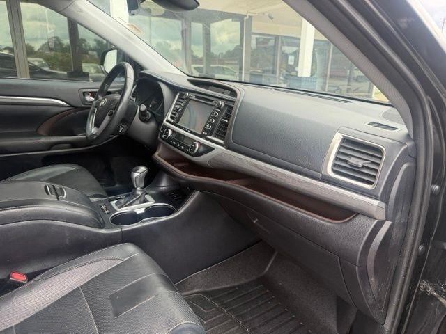Toyota Highlander Limited V6 FWD (Natl) 2019