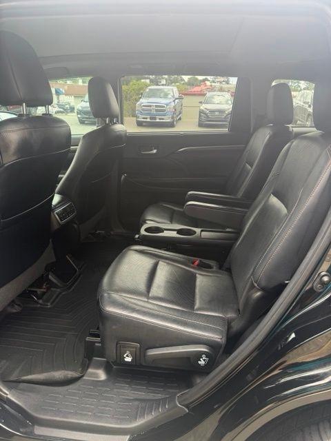 Toyota Highlander Limited V6 FWD (Natl) 2019
