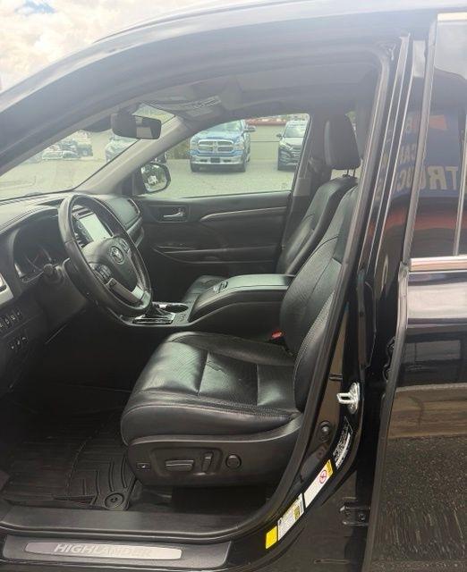 Toyota Highlander Limited V6 FWD (Natl) 2019