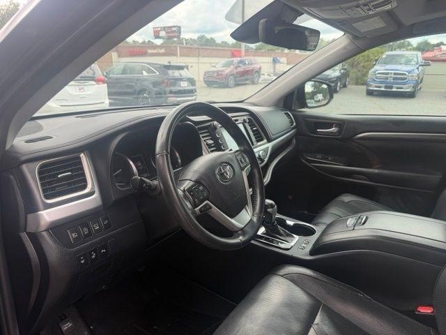 Toyota Highlander Limited V6 FWD (Natl) 2019