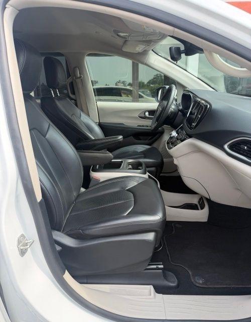 Chrysler Pacifica Touring L FWD 2023