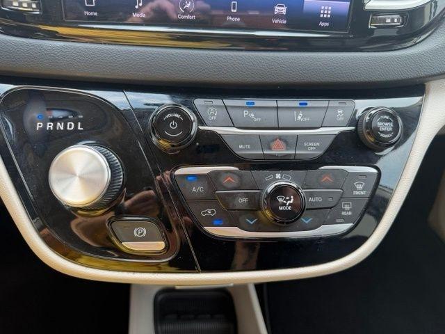 Chrysler Pacifica Touring L FWD 2023