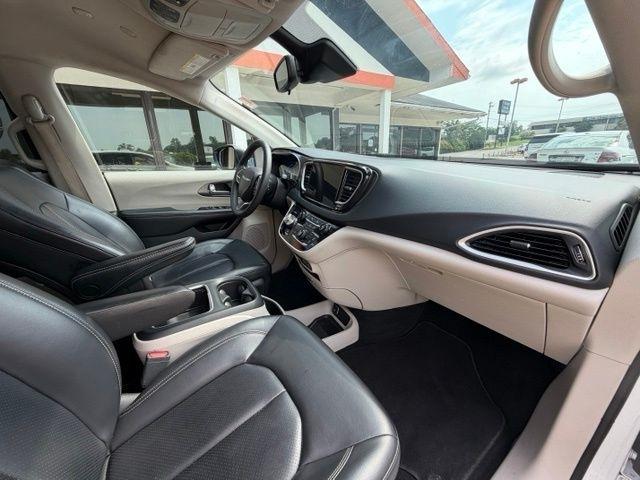 Chrysler Pacifica Touring L FWD 2023