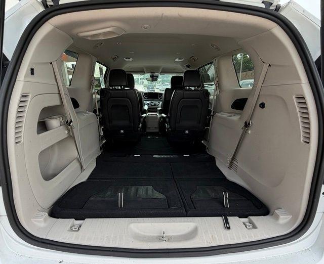 Chrysler Pacifica Touring L FWD 2023
