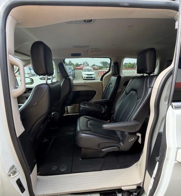 Chrysler Pacifica Touring L FWD 2023