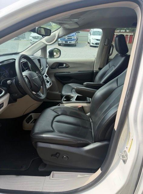 Chrysler Pacifica Touring L FWD 2023