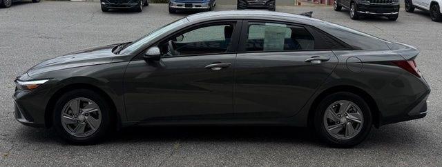 Hyundai Elantra SE IVT 2024
