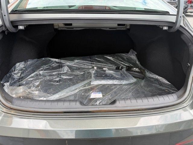 Hyundai Elantra SE IVT 2024