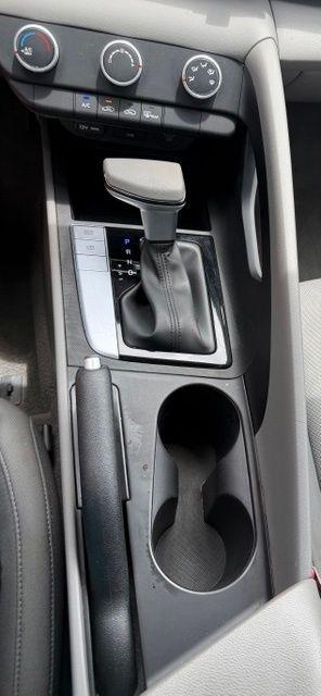 Hyundai Elantra SE IVT 2024