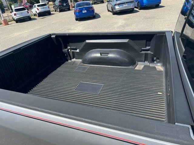 RAM 1500 Classic SLT 4x4 Crew Cab 6'4" Box 2019