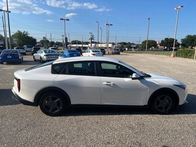 Kia K4 LXS FWD 2025