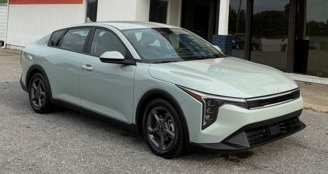 Kia K4 LXS FWD 2025