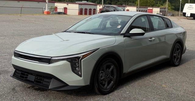 Kia K4 LXS FWD 2025