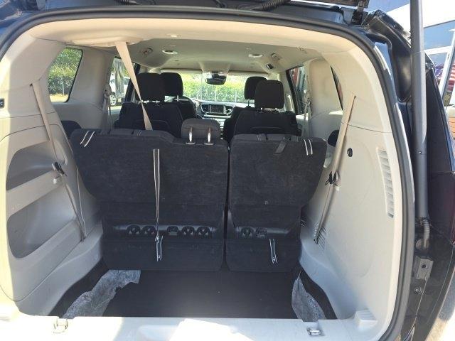 Chrysler Voyager LX FWD 2023
