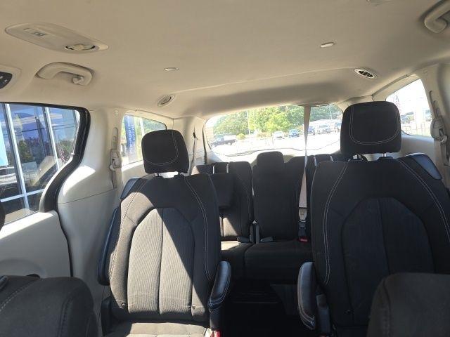 Chrysler Voyager LX FWD 2023