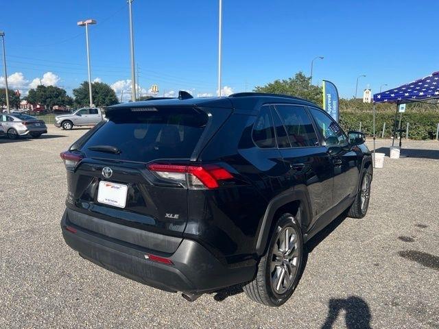 Toyota RAV4 XLE Premium FWD (Natl) 2021
