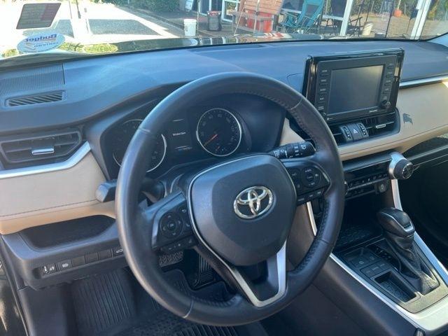 Toyota RAV4 XLE Premium FWD (Natl) 2021