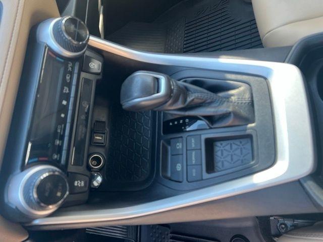 Toyota RAV4 XLE Premium FWD (Natl) 2021