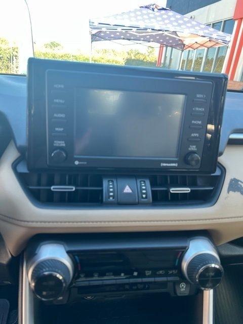 Toyota RAV4 XLE Premium FWD (Natl) 2021