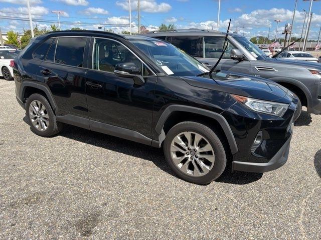 Toyota RAV4 XLE Premium FWD (Natl) 2021