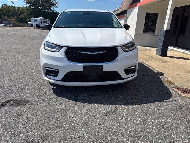 Chrysler Pacifica Touring L FWD 2024