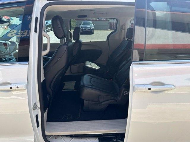 Chrysler Pacifica Touring L FWD 2024