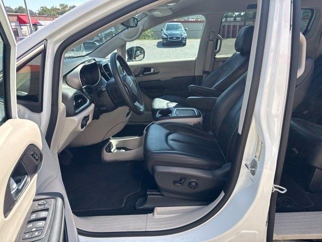 Chrysler Pacifica Touring L FWD 2024