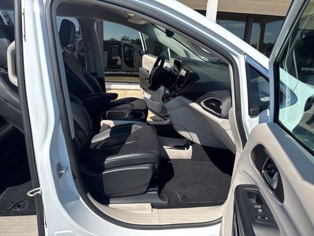 Chrysler Pacifica Touring L FWD 2024
