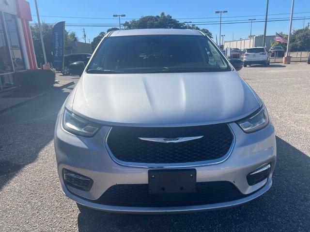 Chrysler Pacifica photo 3