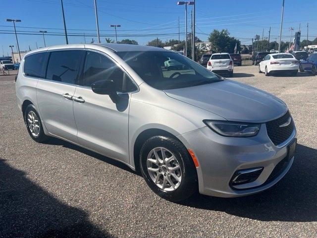 Chrysler Pacifica photo 4
