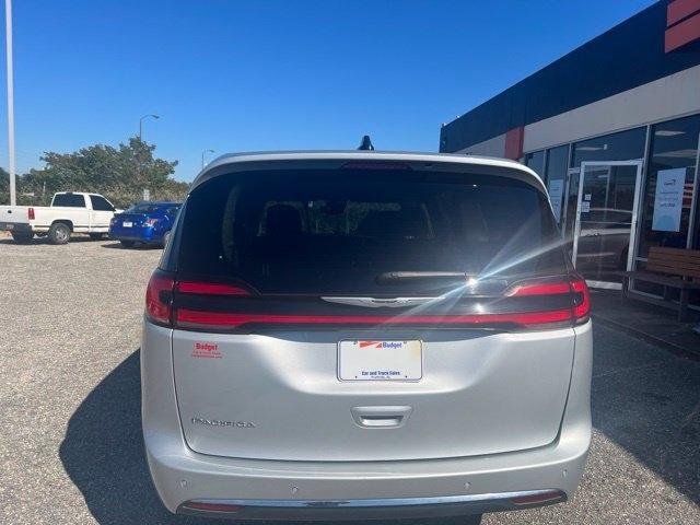 Chrysler Pacifica photo 7