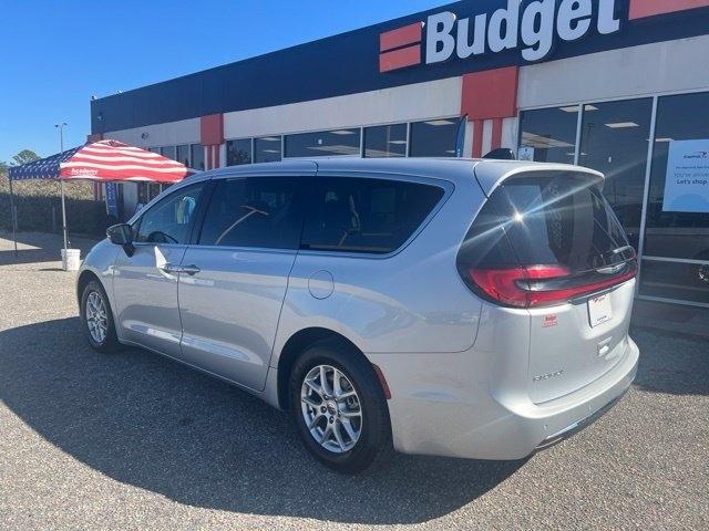 Chrysler Pacifica photo 8